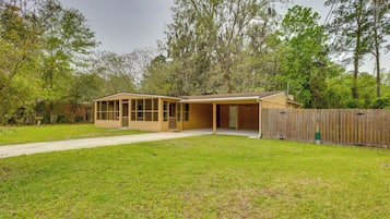 House (4 Bedrooms) | Front of property