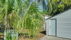 A house with a garage door, a palm tree, and a concrete pathway. - 5 Mi to Dtwn Tampa + Riverwalk: Couple's Getaway (Tampa)