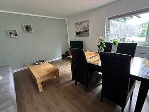 Dining - Holiday Home 'Pistenhaus' with Shared Terrace and Wi-Fi (Willingen (Upland))