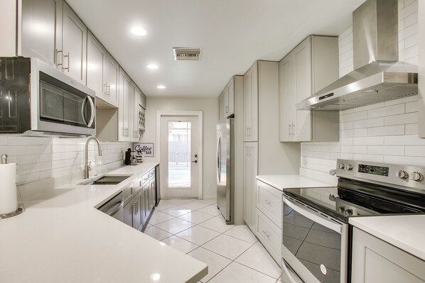 Interior - 3 Mi to Sun Splash Waterpark! Family Haven w/ Pool (Cape Coral)