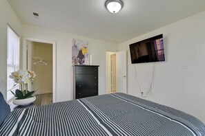 House (4 Bedrooms) | Interior - 5 Mi to Uptown Charlotte! Family Retreat w/ Yard (Charlotte)