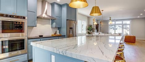 House (5 Bedrooms) | Interior