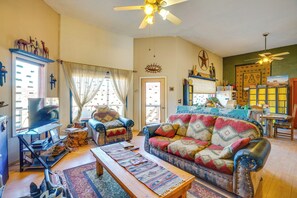 Apartment (0 Bedroom) | Interior - Endless Adventure! Red Rock Suite in Remote Moab (Moab)