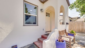 A house with a porch, a wooden bench, and two potted plants. - < 1 Mi to Main St Hanford! Home w/ Outdoor Space (Hanford)