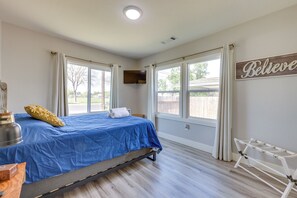 House (2 Bedrooms) | Interior - < 1 Mi to Main St Hanford! Home w/ Outdoor Space (Hanford)