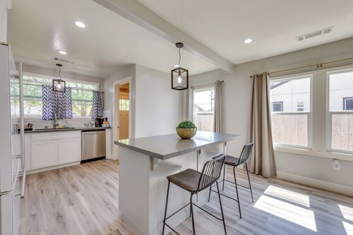 < 1 Mi to Main St Hanford! Home w/ Outdoor Space