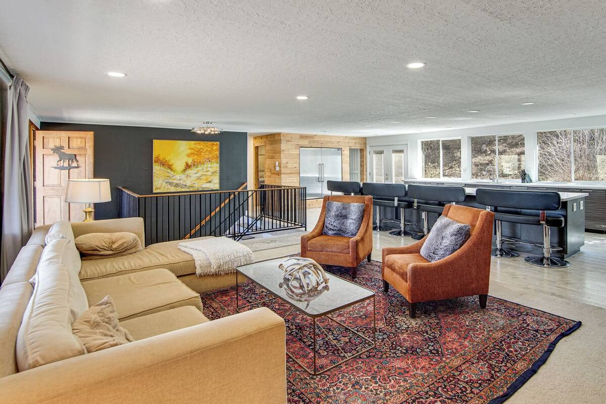 House (4 Bedrooms) | Front of property