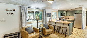 1 Mi to Woodland Lake! Cabin w/ Dog-friendly Yard
