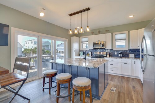 New Oak Island Home w/ Ocean Views!