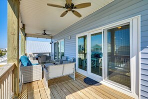 Interior - Beach Getaway for Groups! Spacious Oak Island Home (Oak Island)