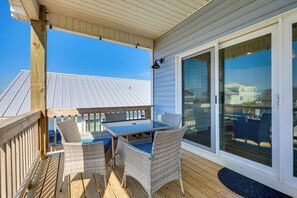 Interior - Beach Getaway for Groups! Spacious Oak Island Home (Oak Island)