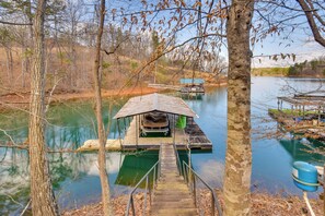 A dock extending into a calm lake, surrounded by trees. - Hike & Fish: Lake Keowee Retreat w/ Shared Dock! (Seneca)