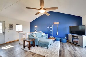 Interior - Hike & Fish: Lake Keowee Retreat w/ Shared Dock! (Seneca)