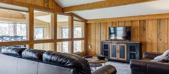 1/2 Mi to State Park! Riverfront Ozarks Retreat