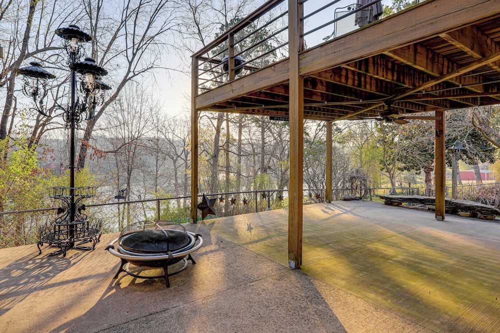 1/2 Mi to State Park! Riverfront Ozarks Retreat - Greer, MO