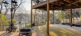 1/2 Mi to State Park! Riverfront Ozarks Retreat