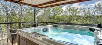 Serene Hilltop Hideaway: 7 Mi to Weatherford!