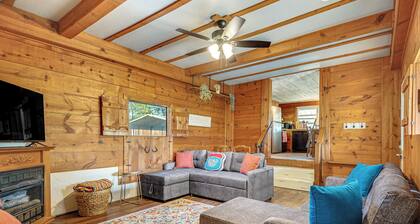 Serene Hilltop Hideaway: 7 Mi to Weatherford!