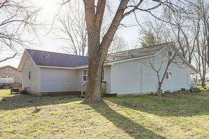 Interior - Gassville Group Getaway! Pet-friendly Home + Yard (Gassville)