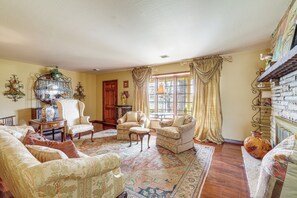 Interior - Ozark Getaway w/ Pond, Fire Pit & Patio (Dover)