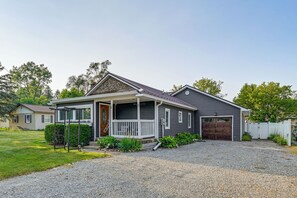 House (2 Bedrooms) | Interior - Near Pine Knob, Lakes & Trails! Ortonville Getaway (Ortonville)