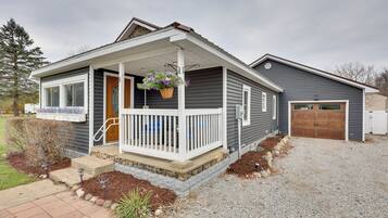 House (2 Bedrooms) | Depan hartanah