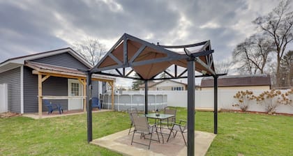 Near Pine Knob, Lakes & Trails! Ortonville Getaway