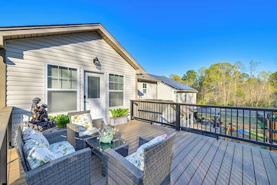 Deck, Patio! Charming Concord Studio Near Speedway