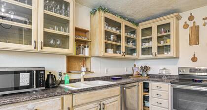 Under 1 Mi to Town! Family Home in Crystal City