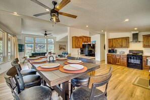 House (3 Bedrooms) | Interior