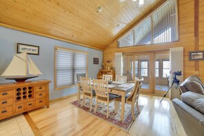 Interior - Stunning Sunset Views! Lake Michigan Lodge (Cooks)
