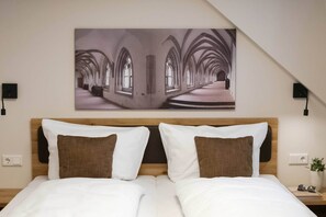 Room - Comfortable double room in the historic town center of Heidenheim (Heidenheim)