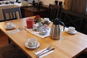 Dining - Comfortable single room in the center of Heidenheim including WLAN parking space (Heidenheim)