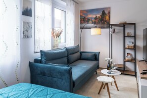 Living area - Modern Skandi apartment with terrace and fenced garden in Gunzenhausen (Gunzenhausen)