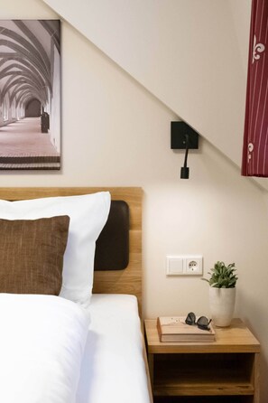 Room - Comfortable double room in the historic town center of Heidenheim (Heidenheim)