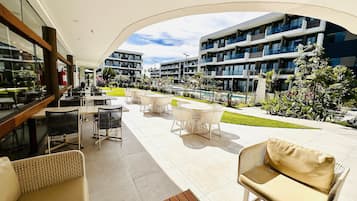 Apartment | Tempat makan luar