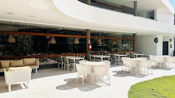 Apartment | Outdoor dining