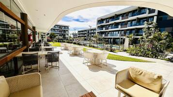 Apartment | Outdoor dining