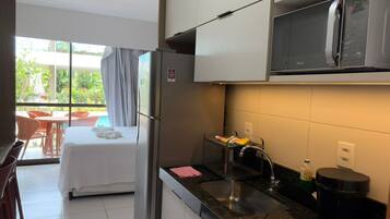 Lägenhet Deluxe - utsikt mot poolen - bottenvåning | Eget kök