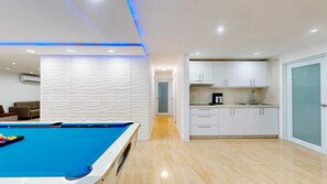Games room - Modern 3BR Apt  AC + Comfort & Style (Trujillo Alto)