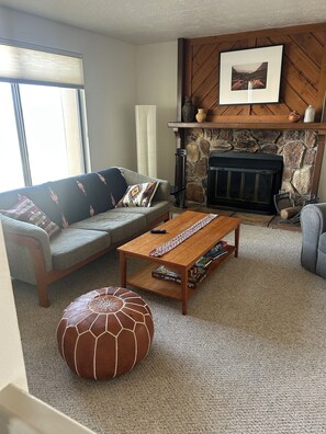 TV, fireplace - 
Taos Mountain  Ridge Retreat- 3BR Ski, Hike, Music & Adventure (El Prado)