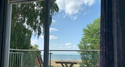 Boddenhus Loissin "Seeblick" with sauna directly on the Greifswald Bodden