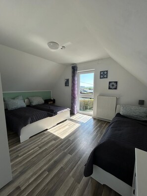 5 bedrooms, WiFi, bed sheets