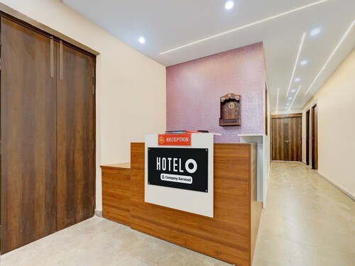Hotel O Pari Chowk Metro Station