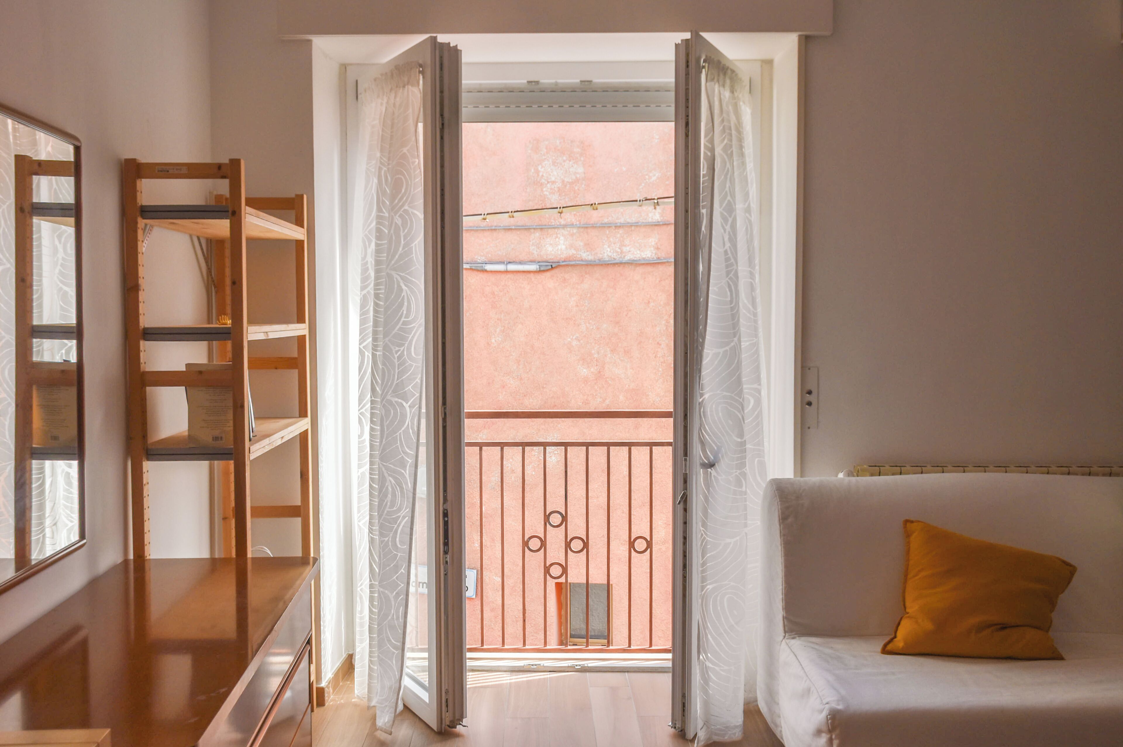 منزل - بشرفة | المنشأة من الداخل