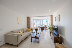 Smart TV - Castle and Beach by Fidalsa (Alicante)