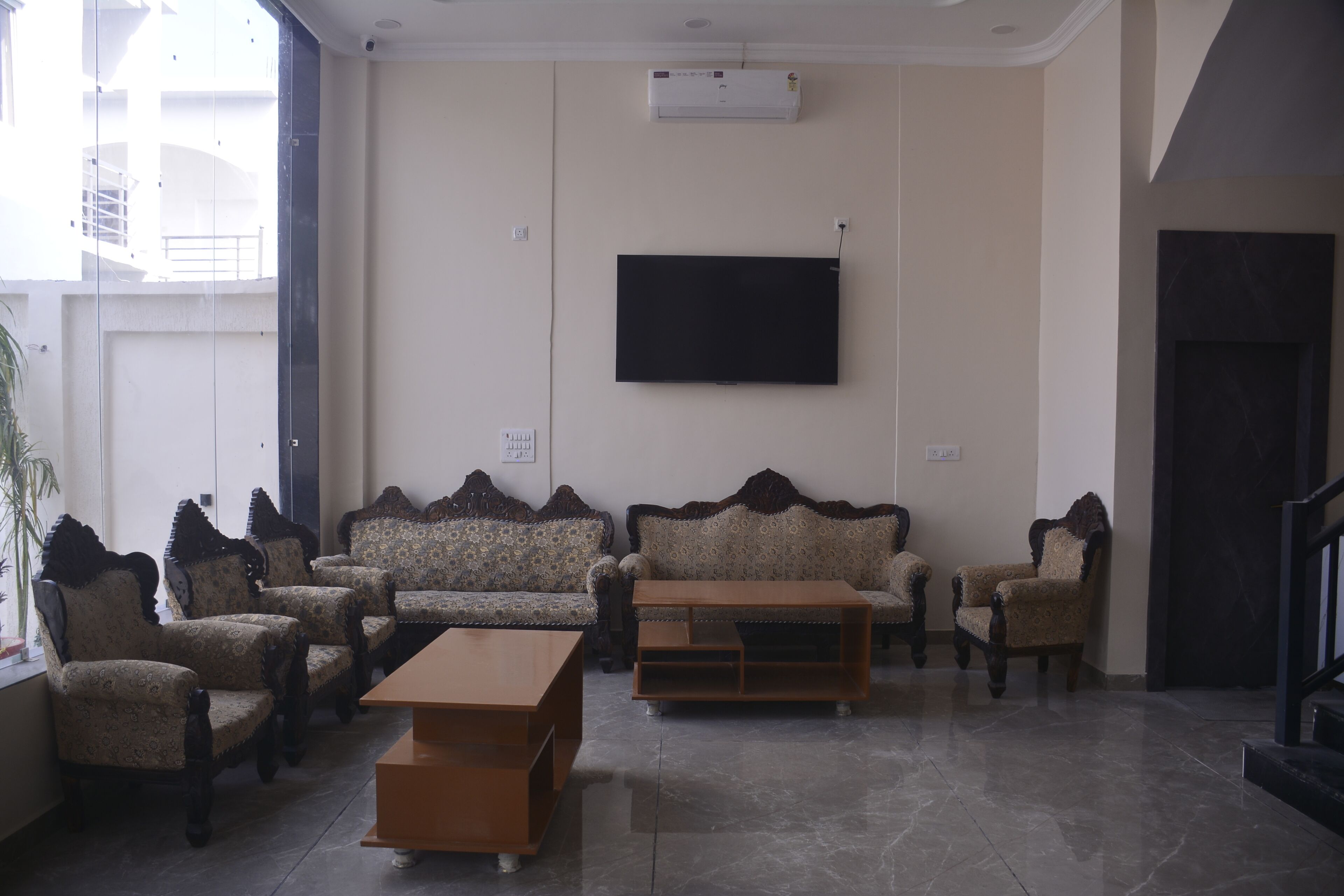 المنشأة من الداخل