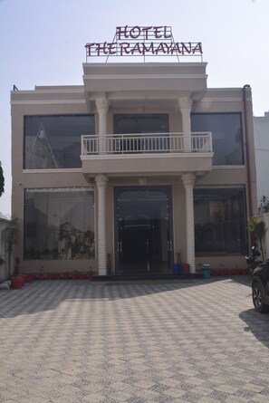 Exterior - The Ramayan (Orchha)