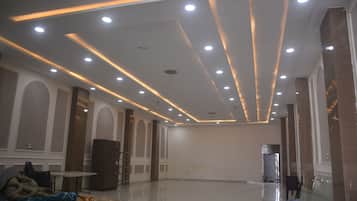 المنشأة من الداخل