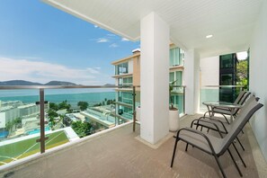 Property grounds - Baycliff - seaview 2 bedroom apt with jacuzzi, pool and kitchen in Patong (Patong Beach)